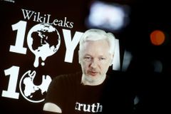 WikiLeaks vypustí do světa další dokumenty k americkým volbám, varuje Assange