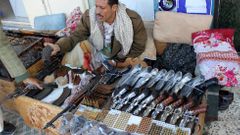 Obchodník se zbraněmi ve městě Sáada na severu Jemenu.