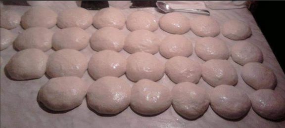 "Na severní Moravě lidé běžně sahají po tatarkovém langoši, zatímco ve východních Čechách se takový skoro neprodává," porovnává Jirka.