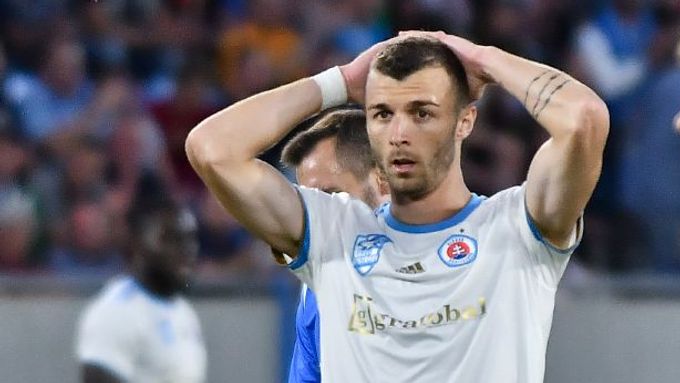 Srbská opora fotbalového Slovanu Bratislava Aleksandar Čavrič si duely proti kosovskému celku nezahraje.