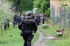 Postup policistů, kteří násilně vystěhovali stovku squatterů ze zámečku Cibulka, se bude prošetřovat