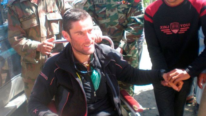 Italský horolezec Marco Confortola dorazil do nemocnice ve Skardu