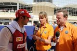 Felipe Massu před závodem jako televizní reportér zpovídal i jeho bývalý kolega z F1, brazilský krajan Rubens Barrichello (vpravo).