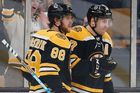 hokej, NHL 2018/2019, Boston - New York Islanders, David Pastrňák a Patrice Bergeron