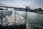 New York prohrává boj s odpadem. Tokio to zvládá, říká fotograf, který vyhrál World Press Photo