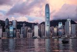 V reálu sice podobně vysoké domy neexistují, nejvyšší mrakodrapy lze ale najít například v Hongkongu.