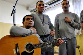 Ve fraku za mřížemi: Koncertní mistři hráli s trestanci