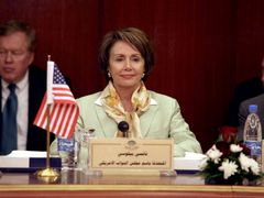 Nancy Pelosiová během své nedávné cesty po Blízkém východě