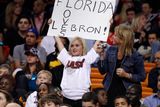 "Florida Loves LeBron". Fanynky Miami mají jasno, kdo je jejich králem.