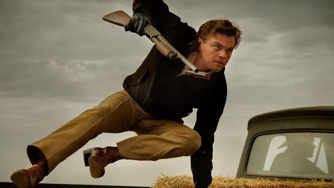 Tarantinovu novinku začnou česká kina promítat 15. srpna.