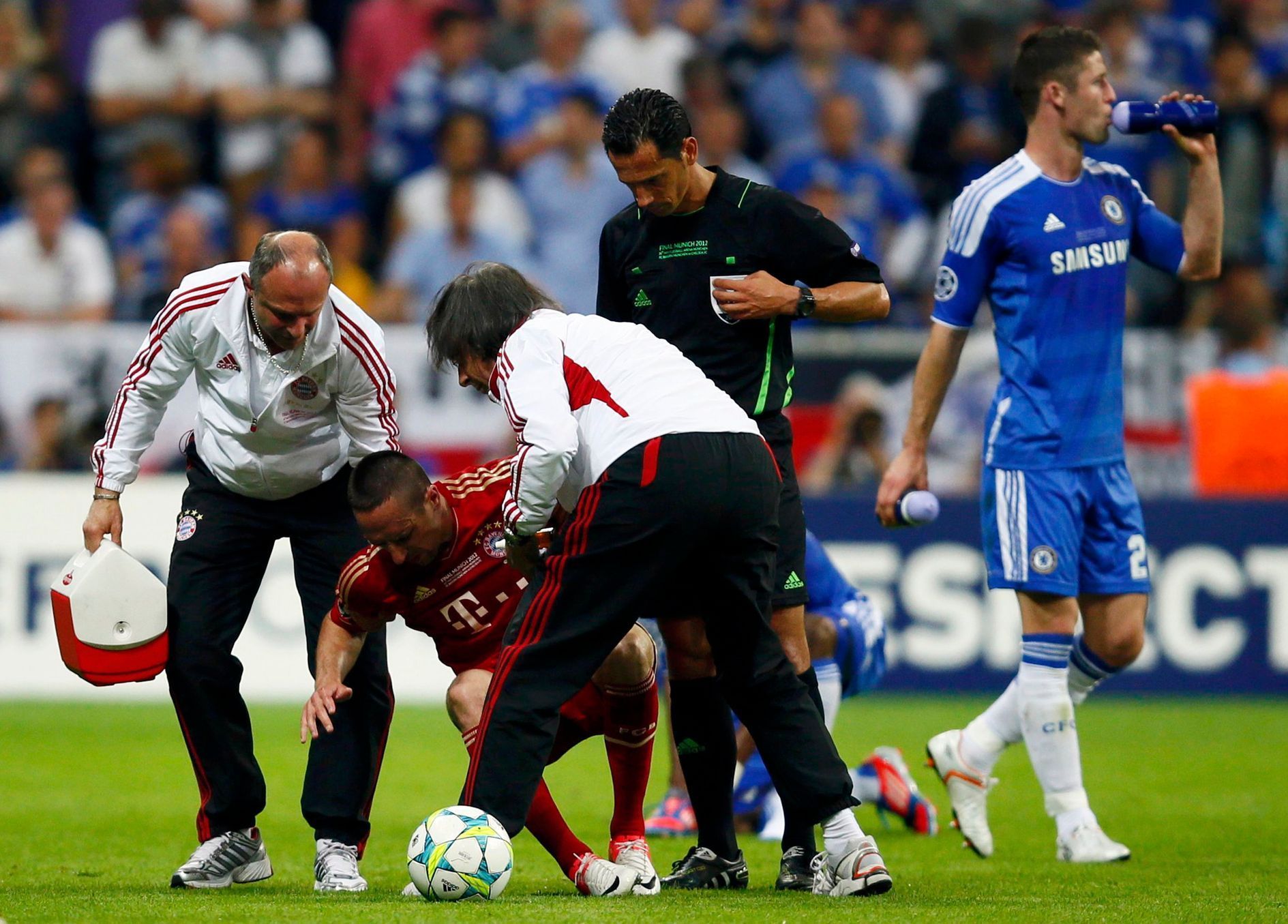 Zraněný Ribéry ve finále Ligy mistrů Bayern - Chelsea