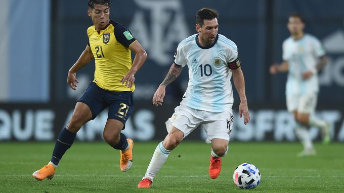 Lionel Messi v zápase s Ekvádorem