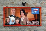 Bilboard Ligy polských rodin to říká jasně. Silná rodina - silné Polsko. A také silný národ?