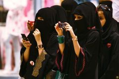 Ženy za volantem ohrožují mravnost, říká saúdský klerik