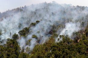 Na Ibize zuří obří lesní požár, podívejte se