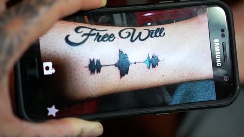 Neuvěřitelný nápad. Tetování, které dokáže přehrát hudbu a zvuky
