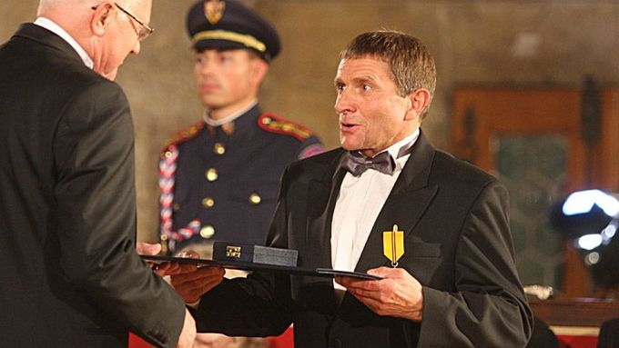 Josef Váňa převzal v loňském roce i medaili Za zásluhy