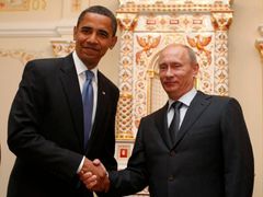 Ruské dary Obamovi opravdu stojí za to, obzvláště držák na cédéčka...