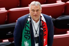 Orbán chápe fotbal jako znak maďarské národní hrdosti. Pumpuje do něj miliony