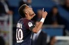 Video: Neymar při domácím debutu byl u pěti gólů, soupeři ho srovnávali s Ronaldinhem