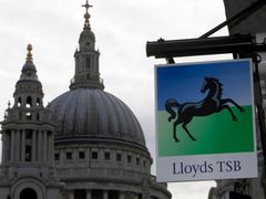 Logo bankovní skupiny Lloyds TSB v centru Londýna.