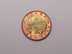 Padesátikoruna je nějvětší českou mincí. Její výroba ze dvou kovů je taky technicky nejnáročnější a nejdražší
