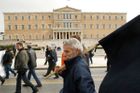 Farmáři vtrhli do Atén. Chtějí neexistující peníze