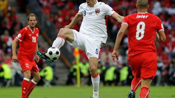 A towering presence. With his 202 centimeters of height Jan Koller is hard to miss on the field