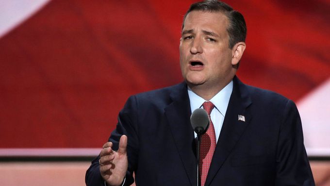 Ted Cruz hovoří na republikánském nominačním sjezdu v Clevelandu.