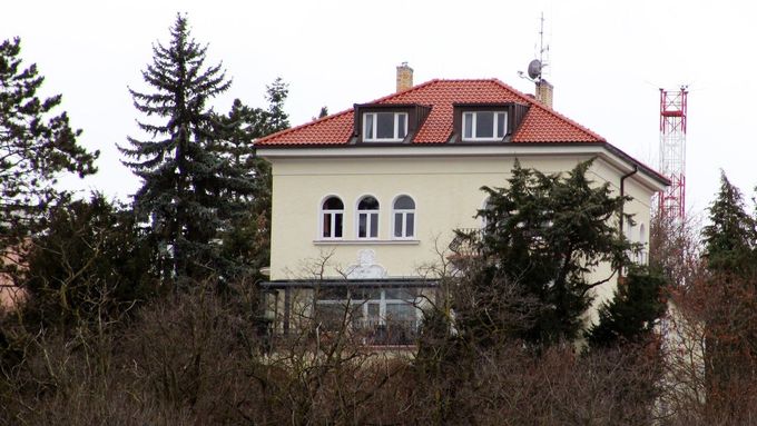 Vila v ulici Nad Bertramkou nad pražským Smíchovem, ve které bydlel zpěvák Karel Gott a jeho manželka Ivana.