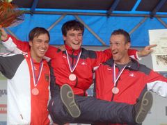 Fabian Dörfler, Vavřinec Hradilek a Ivan Pišvejc se radují na "bedně"