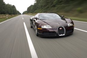 Před patnácti lety padla hranice 400 km/h. Bugatti Veyron vzniklo při jízdě vlakem
