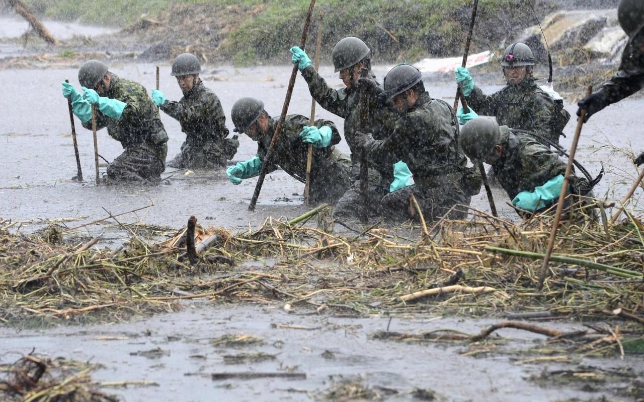 Pátrání po pohřešovaných - povodně v Japonsku