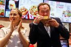 Síť provozuje ruská společnost Smart Service Ltd., která koupila restaurace od provozovatele KFC, americké firmy Yum!Brands. Na snímku je jeden ze dvou majitelů Smart Service Ltd. Konstantin Kotov.