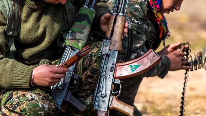 Kurdské bojovnice. Po boku mužů válčí proti Islámskému státu