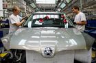 Škoda vydělává Volkswagenu čím dál více peněz. Zvýšila výrobu a uspořila na materiálu