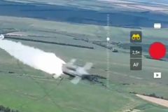 Nevídaný záběr. Ruská raketa vyrazí k dronu v plné rychlosti