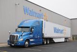 Absolutní jedničkou mezi světovými obchodními řetězci s potravinami je americký Wal-Mart. Podle zatím posledního žebříčku společnosti Deloitte dosáhly jeho čisté tržby v roce 2013 výše 476,3 miliardy dolarů - v přepočtu 11,9 bilionu korun.