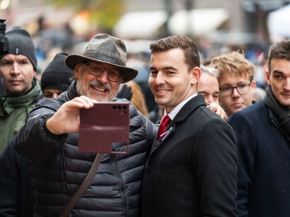 Střípky z oslav 17. listopadu na Národní třídě. Na fotografii je šéf Svobodných a poslanec za SPD Libor Vondráček.