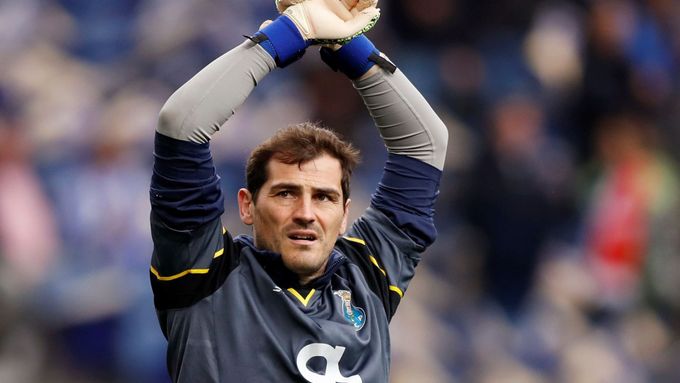 Brankář Porta Iker Casillas utrpěl ve středu při tréninku srdeční mrtvici.