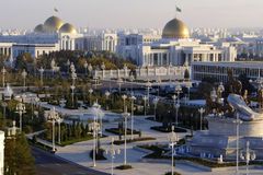 Turkmenistán zakázal slovo koronavirus. Teď tam nestíhají lékaři ani pohřební služby