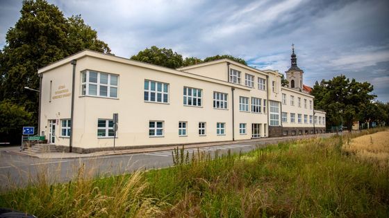 Z léčebny v Opařanech se stalo vyhlášené nemocniční zařízení pro děti.