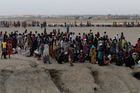 Uprchlíci z Jižního Súdánu vzali jako rukojmí třináct pracovníků OSN. Požadují převoz do jiné země
