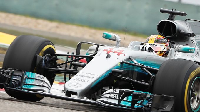 Lewis Hamilton bude v Soči útočit na svůj třetí trumf na ruském okruhu.