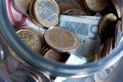 ČNB: Dluh Česka v zahraničí již překročil dva biliony korun