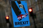Češi v Británii: Brexit by dnes nevyhrál, Mayová plní vůli zemřelých penzistů