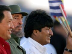 Fidel Castro se dostává z izolace: nejdřív se "skamarádil" s Hugo Chávezem a na konci miulého roku získal dalšího prezidenta-spojence, Eva Moralese