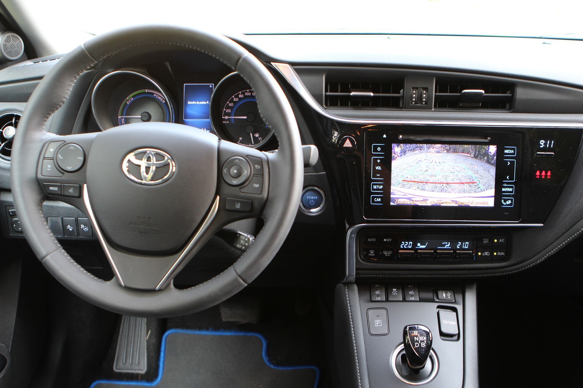 Toyota Auris TS hybrid  - palubní deska