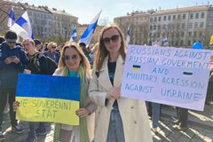 Zastavte Putina, zachraňte svět. Tři tisíce Rusů protestovaly v Praze proti válce