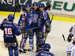 V prvním vzájemném utkání se z výhry radovalo Kladno.